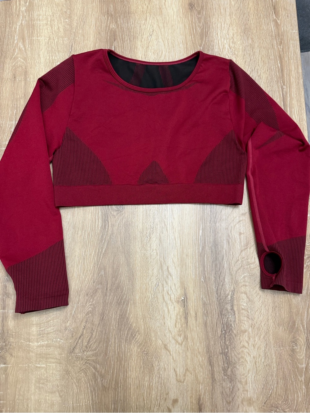 Seamless Long-Sleeve Crop Top in Burgundy